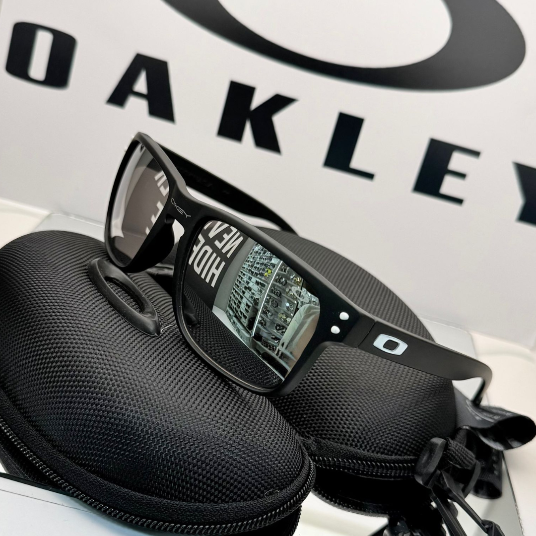 Oakley Holdbrook