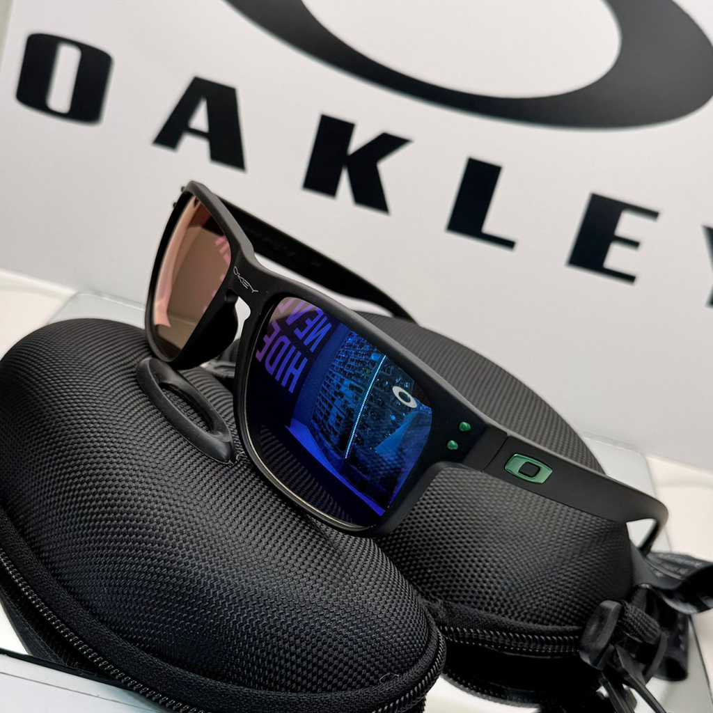 Oakley Holdbrook