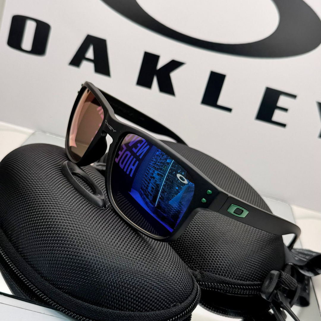 Oakley Holdbrook